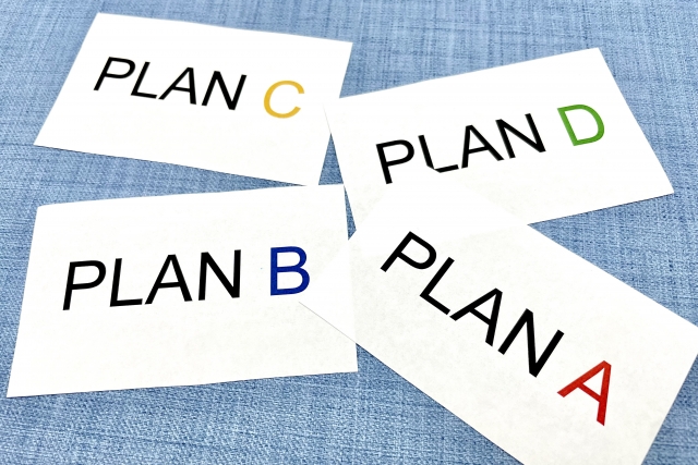 プランと書かれた4つの紙