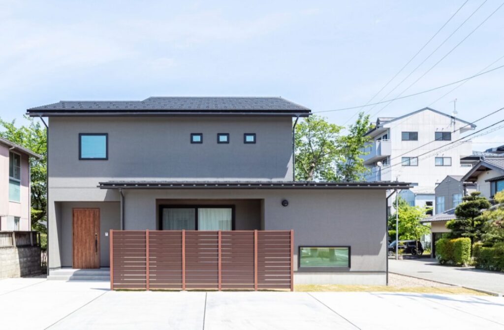 和モダンスタイルの一戸建て住宅