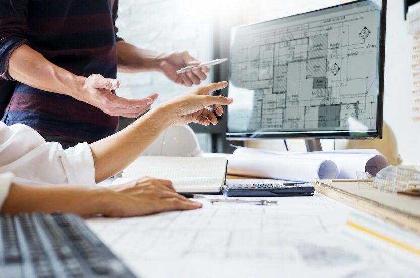 家づくりの相談をしている人たち